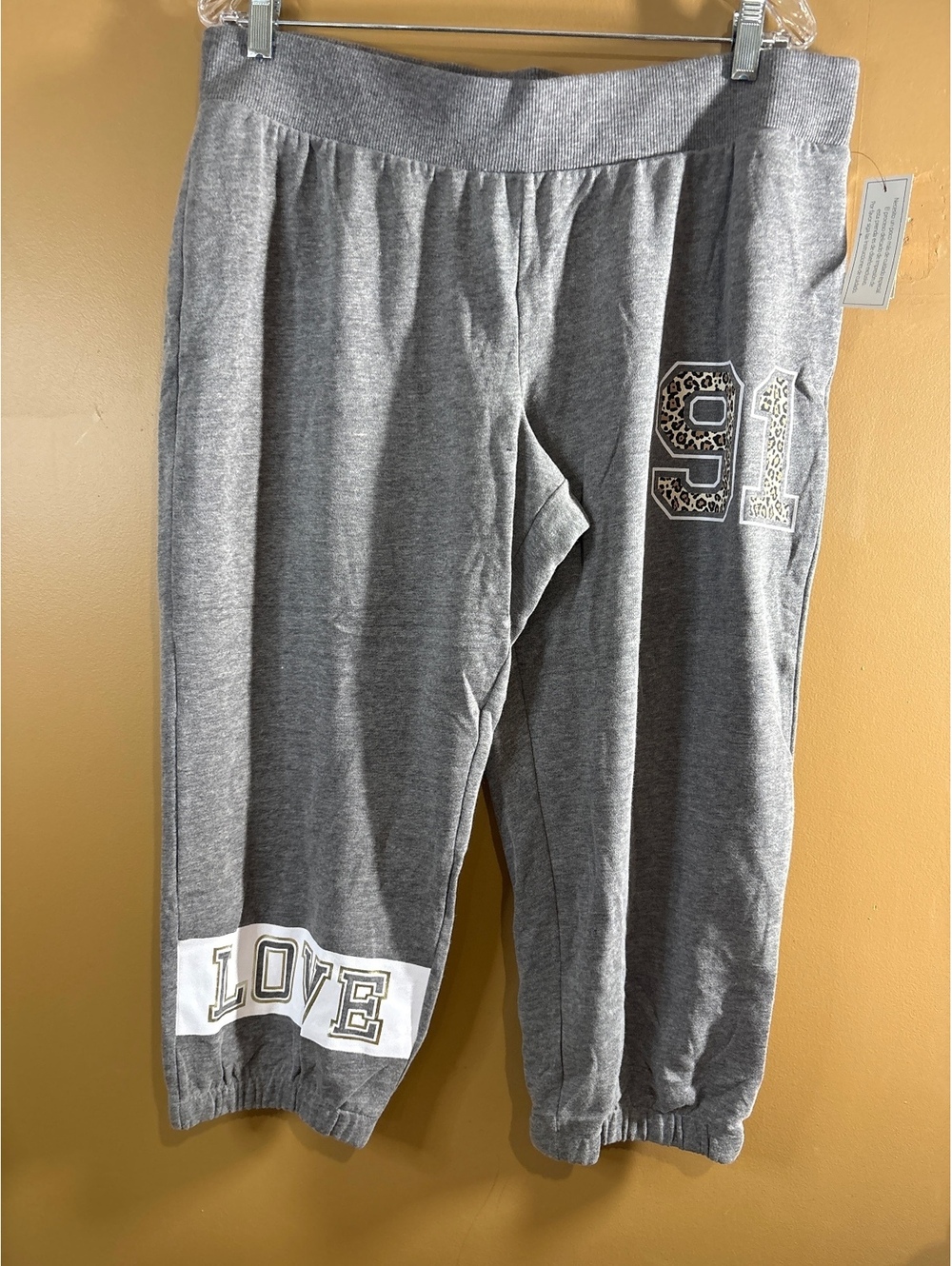 HC1260. No Boundaries Juniors XL Gray Capri Sweatpants with 91 and LOVE Print